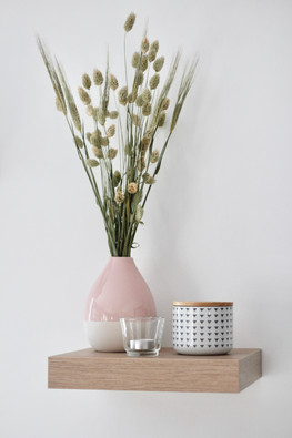 Décoration étagère dans un salon nature
