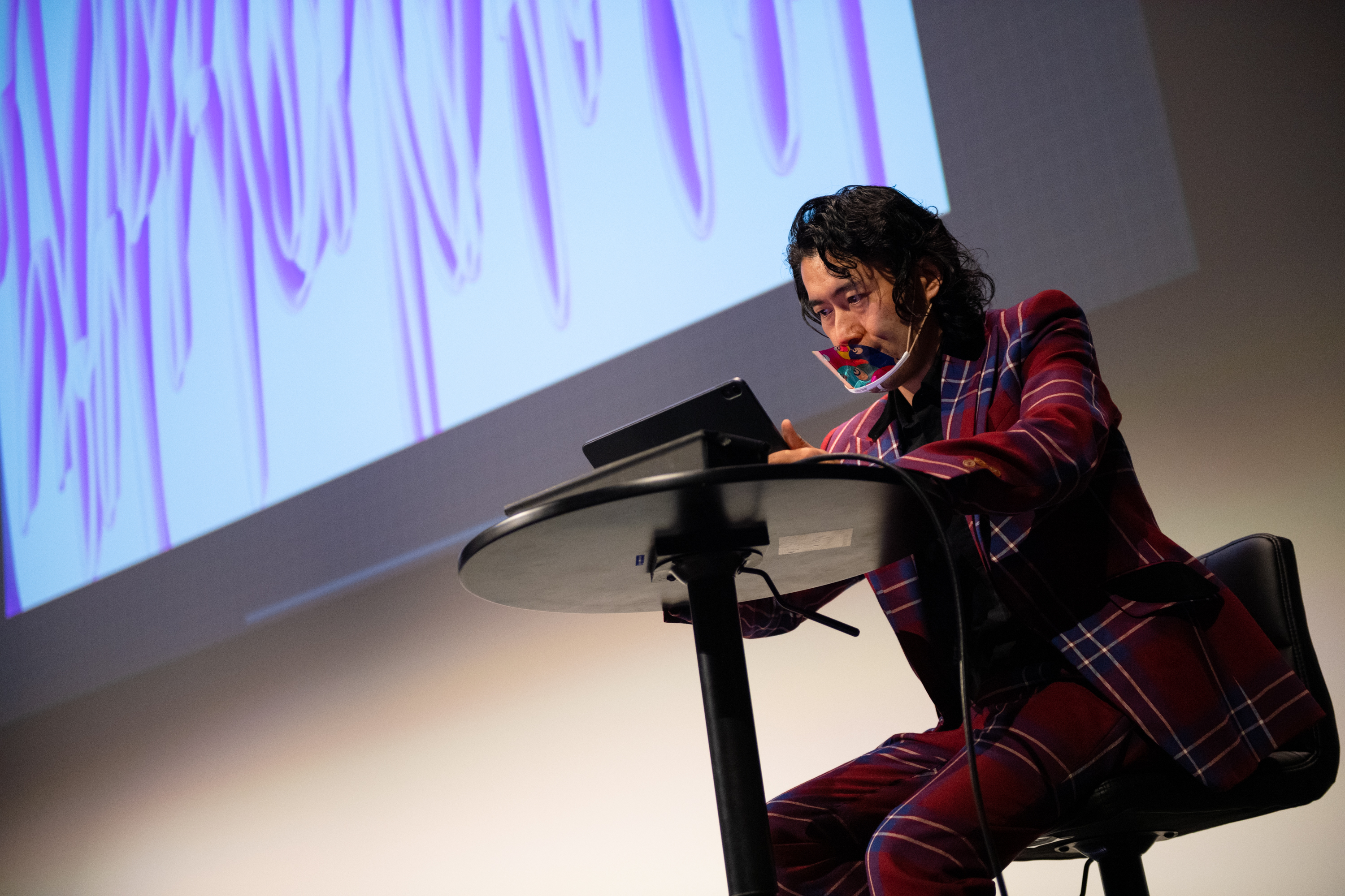TAKUROMANはART LIVE 2021で人気ミュージシャンとのコラボステージでライブペイントを実施しました。
