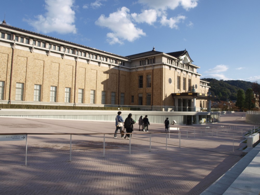 京都の京セラ美術館"光の広場"で開催中の「LIBRE 2023 -Kyoto-」に在廊しましたのでレポートします！