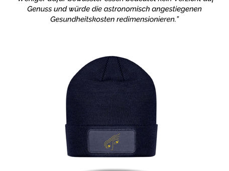 Sustainably crafted and thoughtfully designed, this navy beanie reminds us that mindful living is key to not only our health but also the planet’s future. 🌿