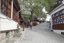 Tarihi Çınaraltı Meydanı