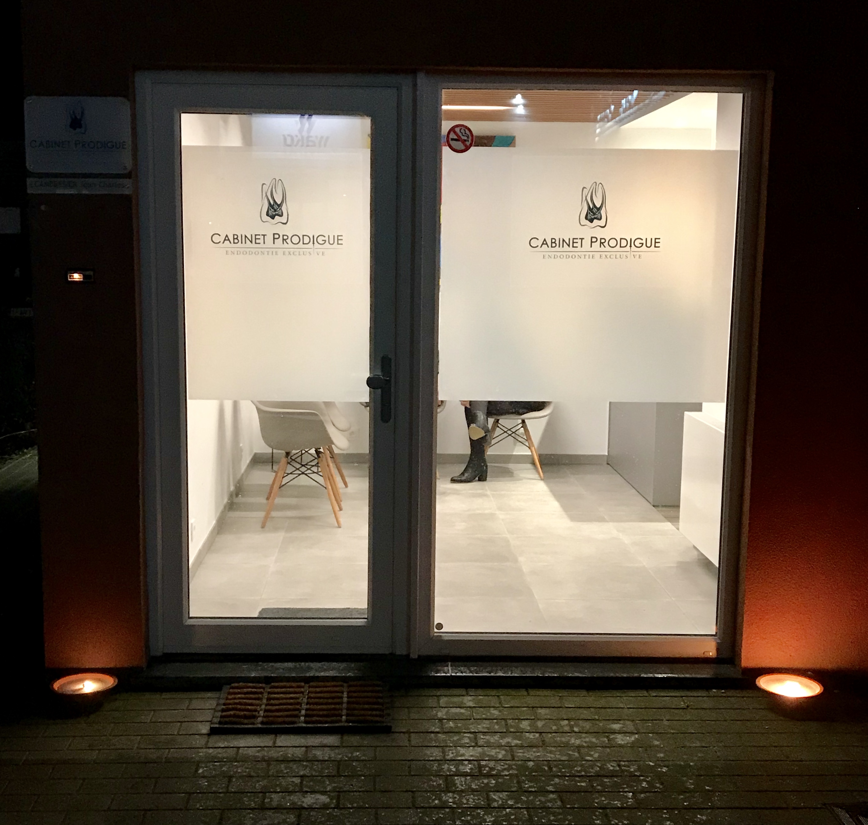 Entrée du cabinet Prodigue : endodontie et stomatologie