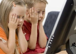 shocked_kidz_at_pc_sm_cr.jpg