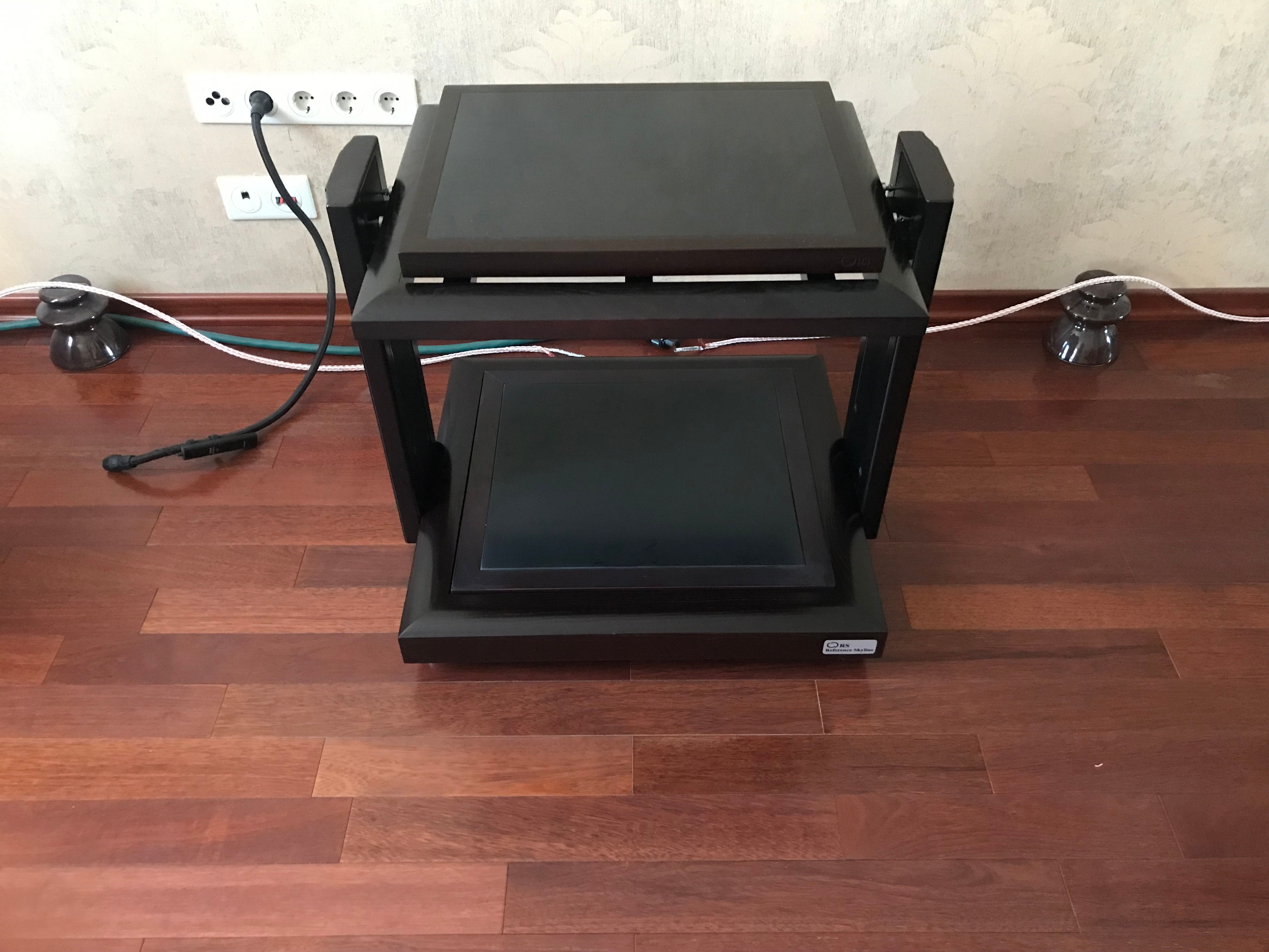 2 Regał na sprzęt HI-FI typu