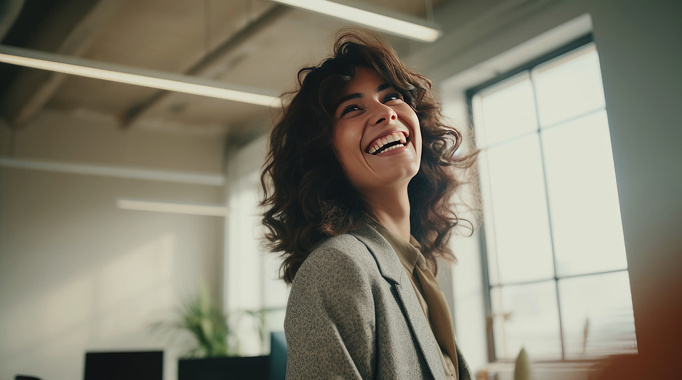 Laughing Businesswoman in the Office - Editado.jpg