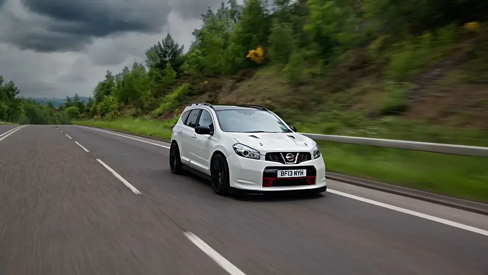 Nissan Qashqai R Driving 