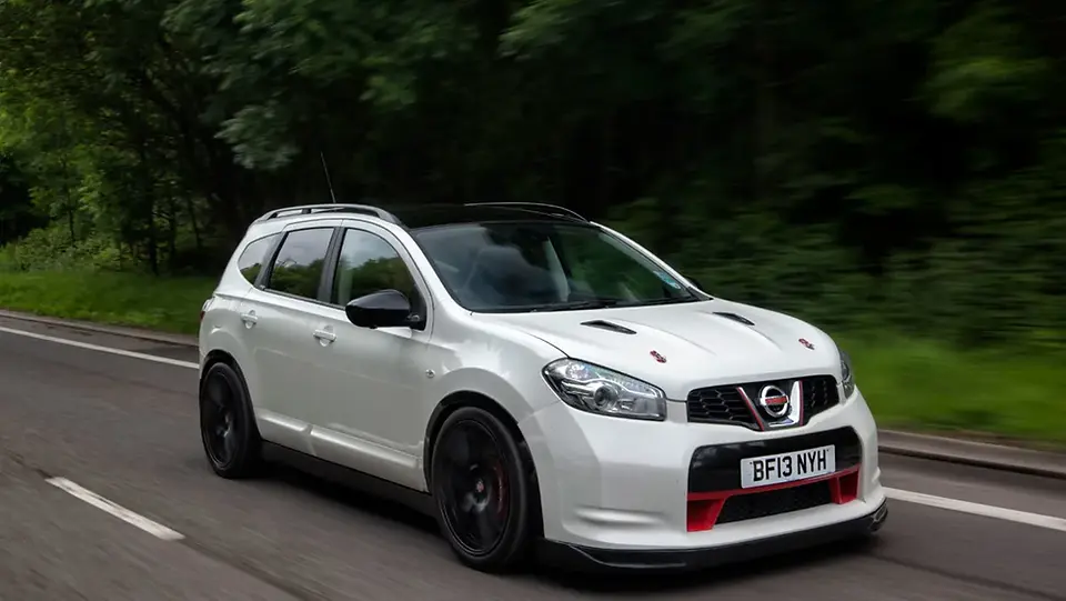 Nissan Qashqai R Driving 