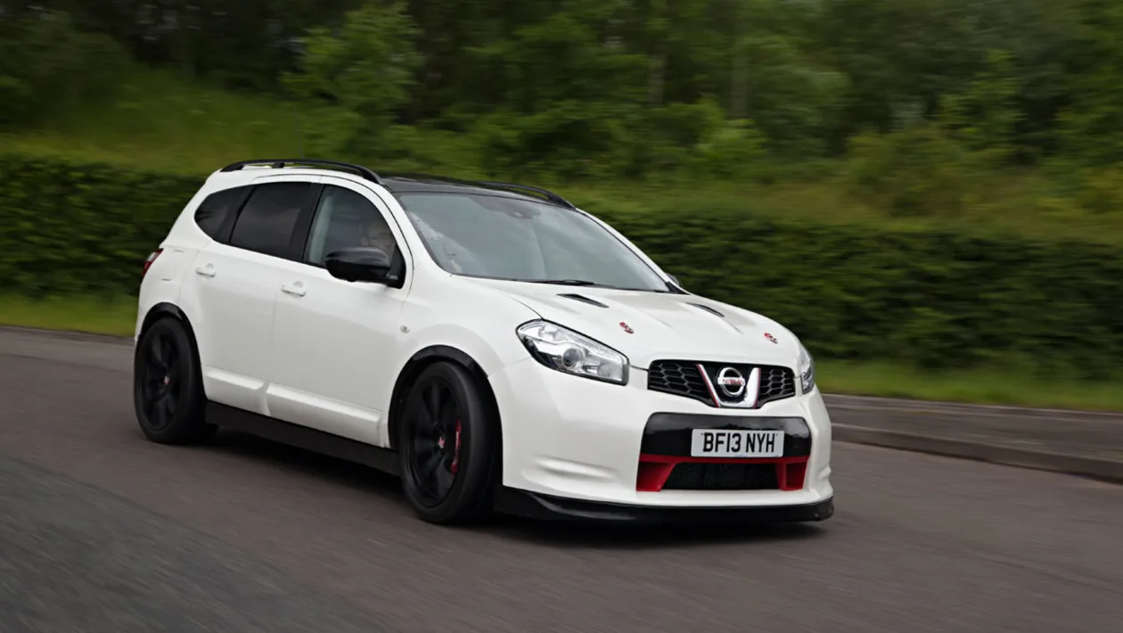 Nissan Qashqai R Driving 