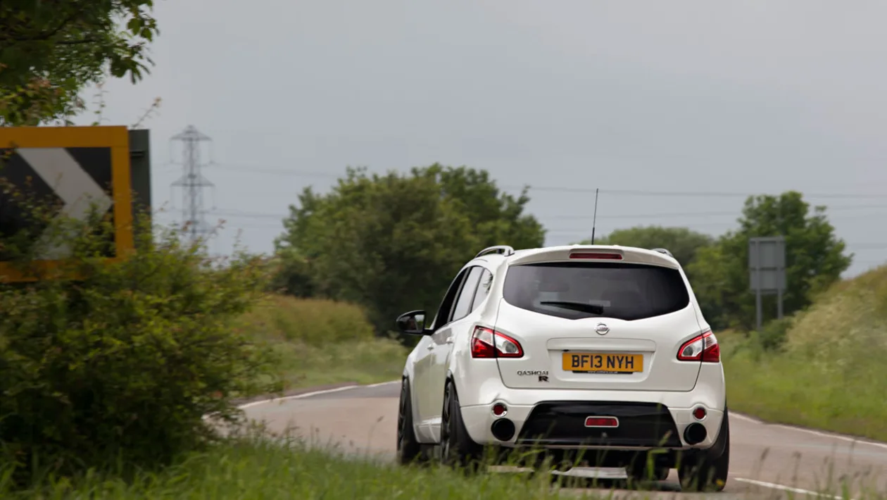 Nissan Qashqai R Driving 