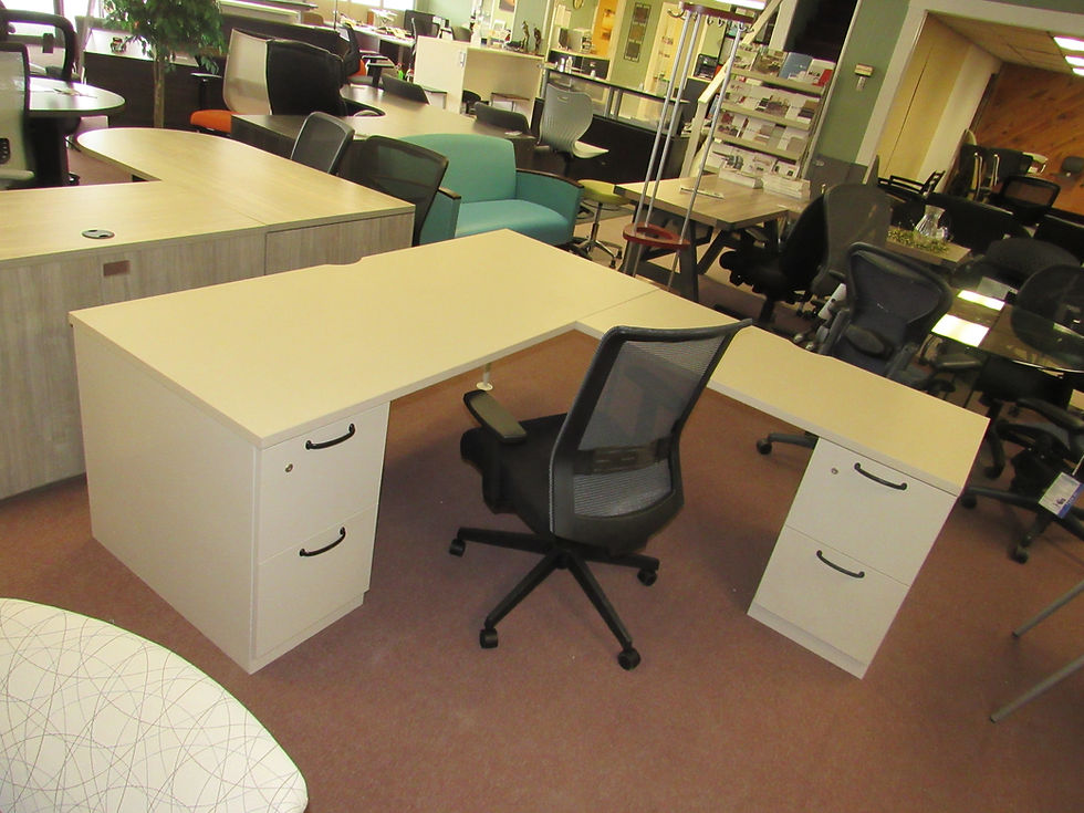 Thumbnail: #523, Pre-Owned Steelcase L-Shaped Desks | 72"W x 78"L