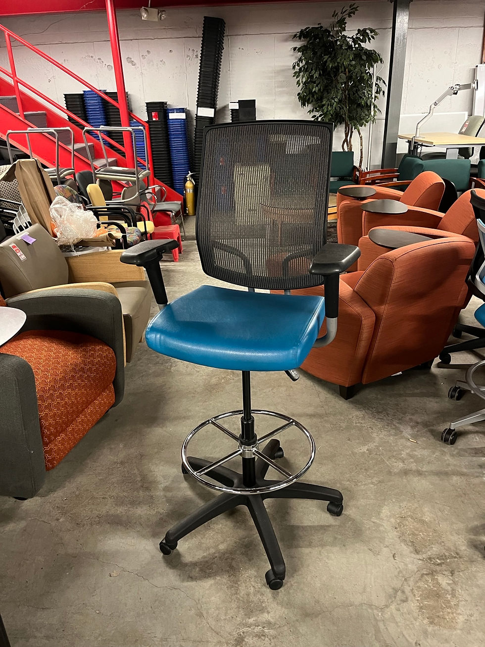 Thumbnail: #679, Pre-Owned Sit-On-It Focus Highback Stool