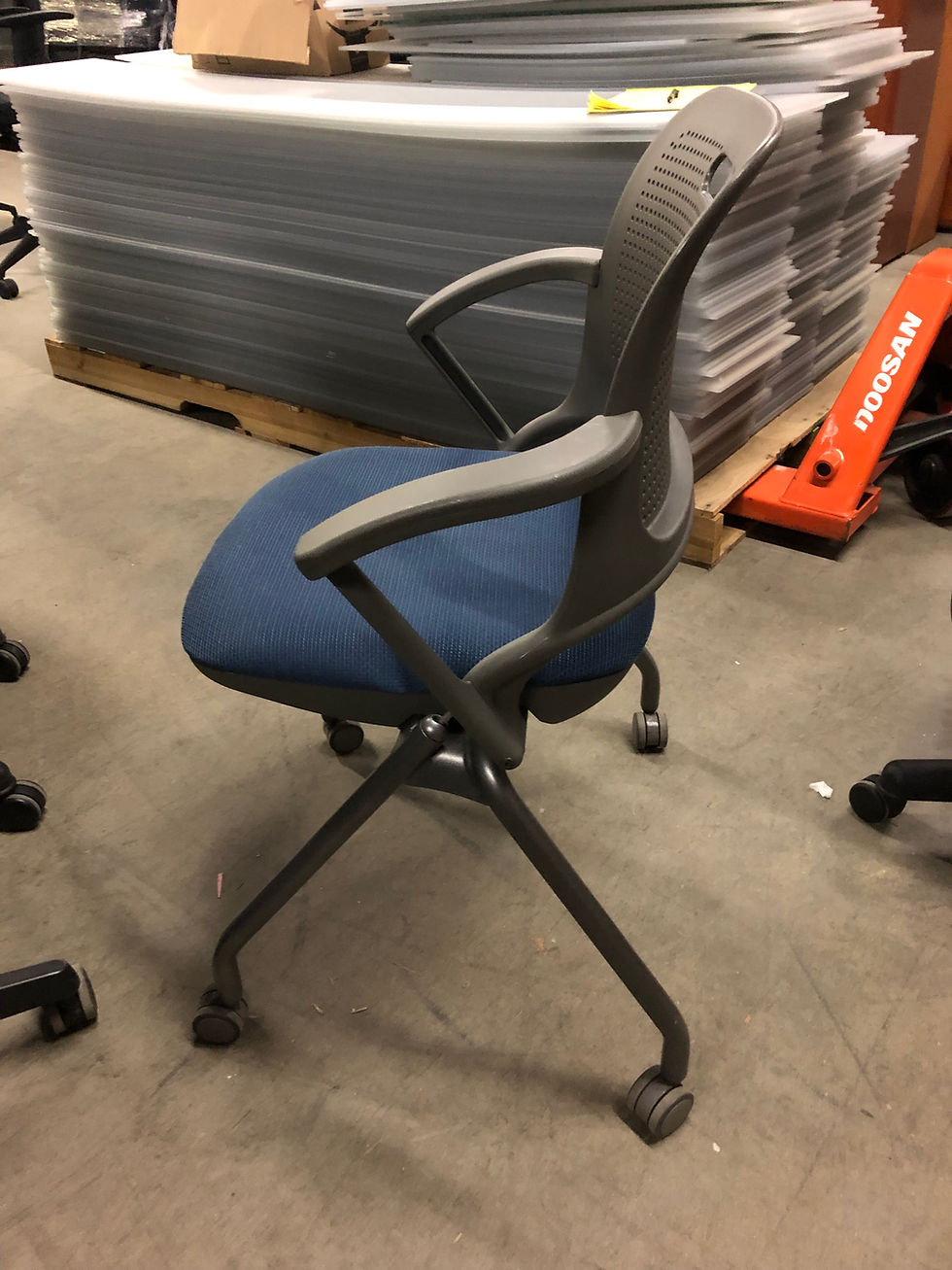 Thumbnail: #637, Pre-Owned HON Stacking Chair