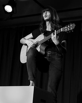 Tamnies Carole - bouche en U - Noir et blanc copie.jpg