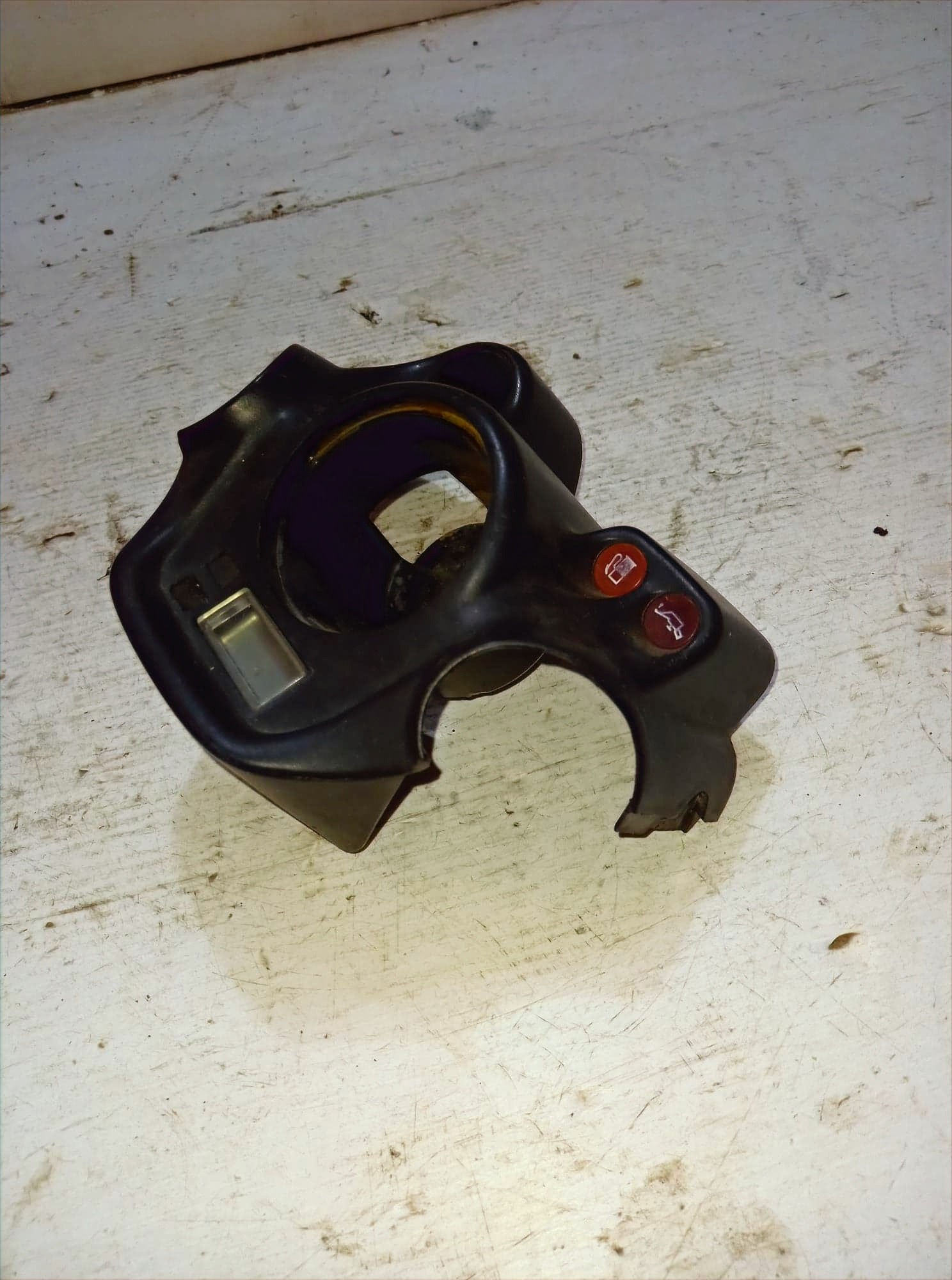 Entourage compteur Peugeot Fox