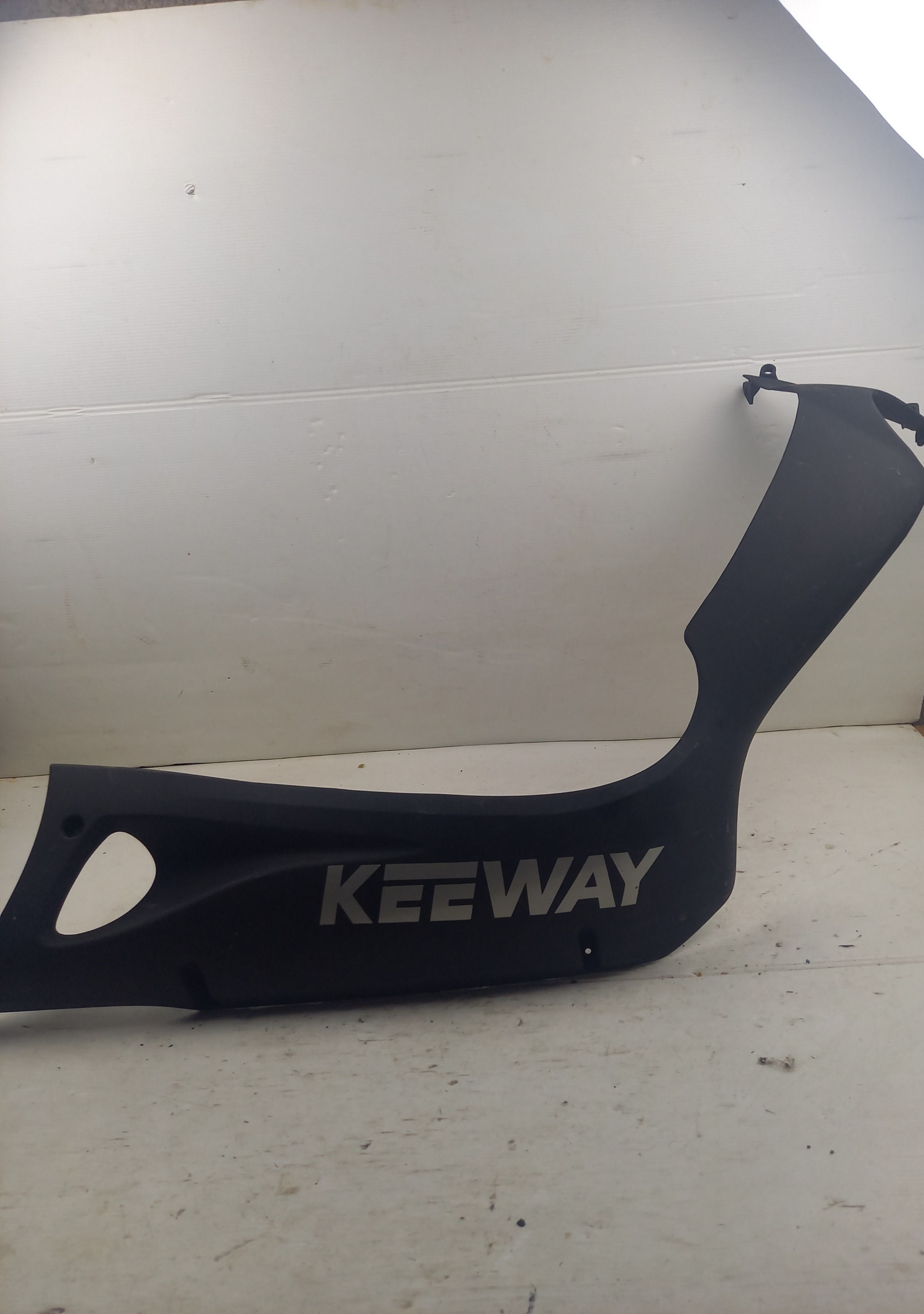 Carénage latéral / bas de caisse droit Keeway