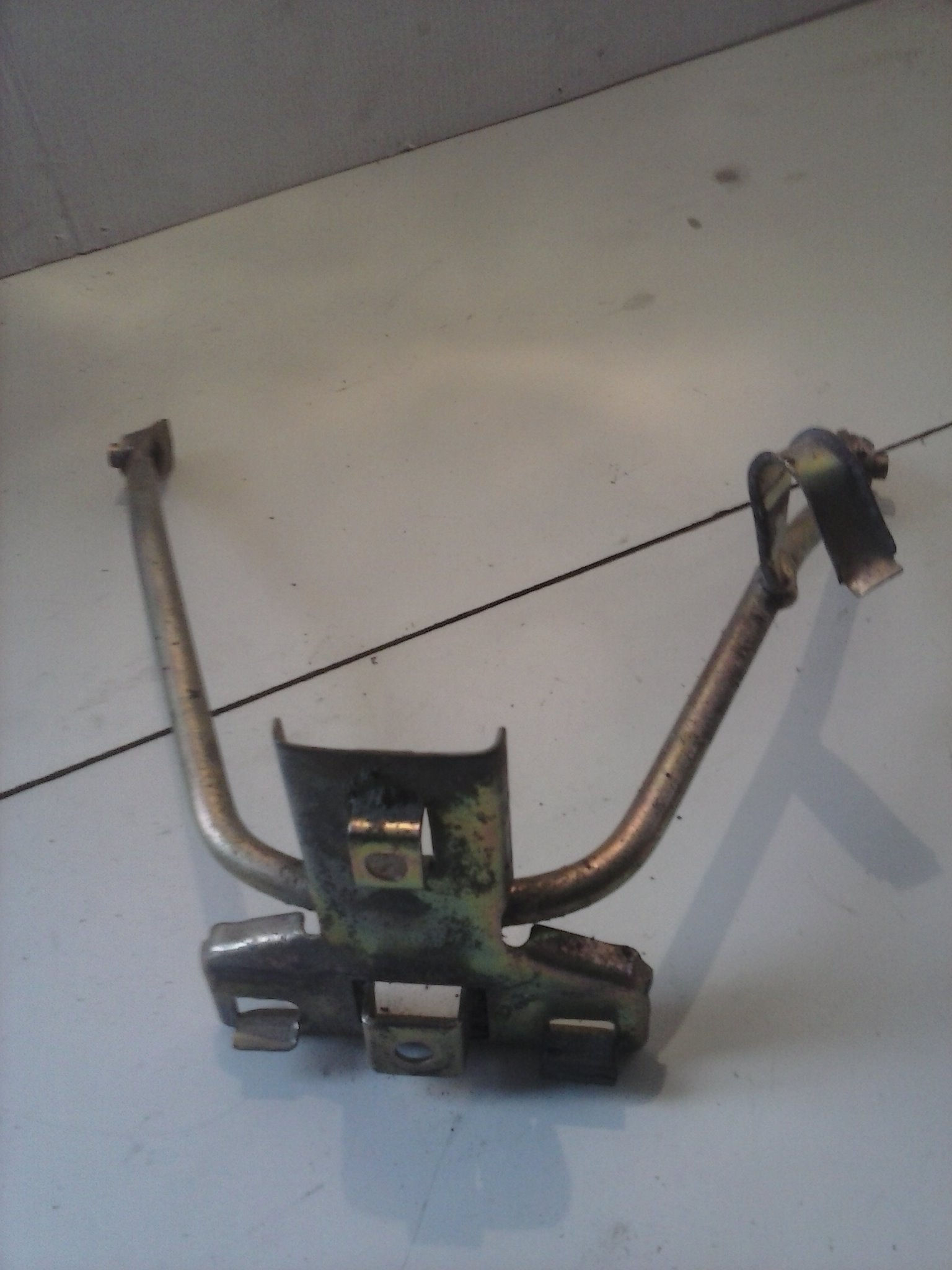 Support garde boue avant Peugeot V-Clic