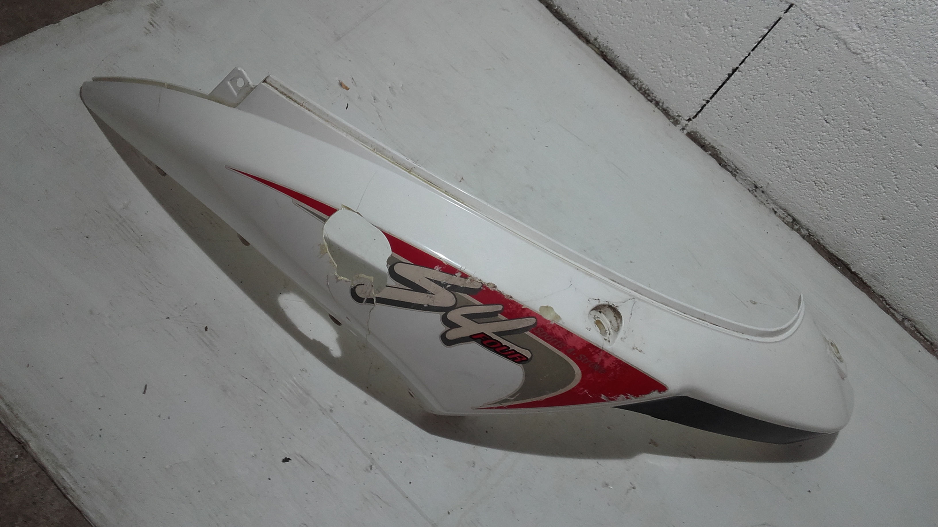 Carénage arrière gauche * Daelim S4 Four