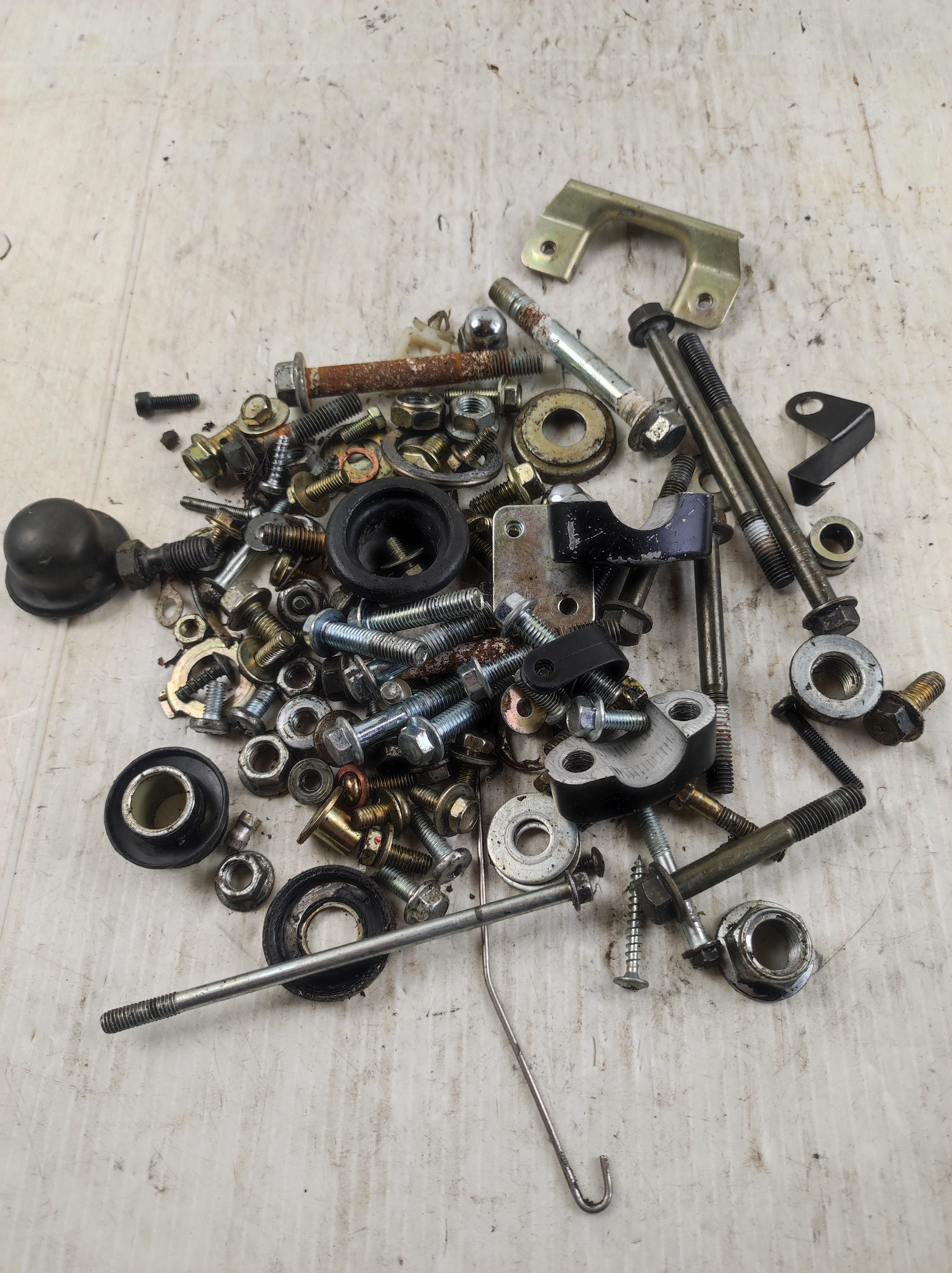 Visserie carrosserie + châssis Yamaha YBR 125