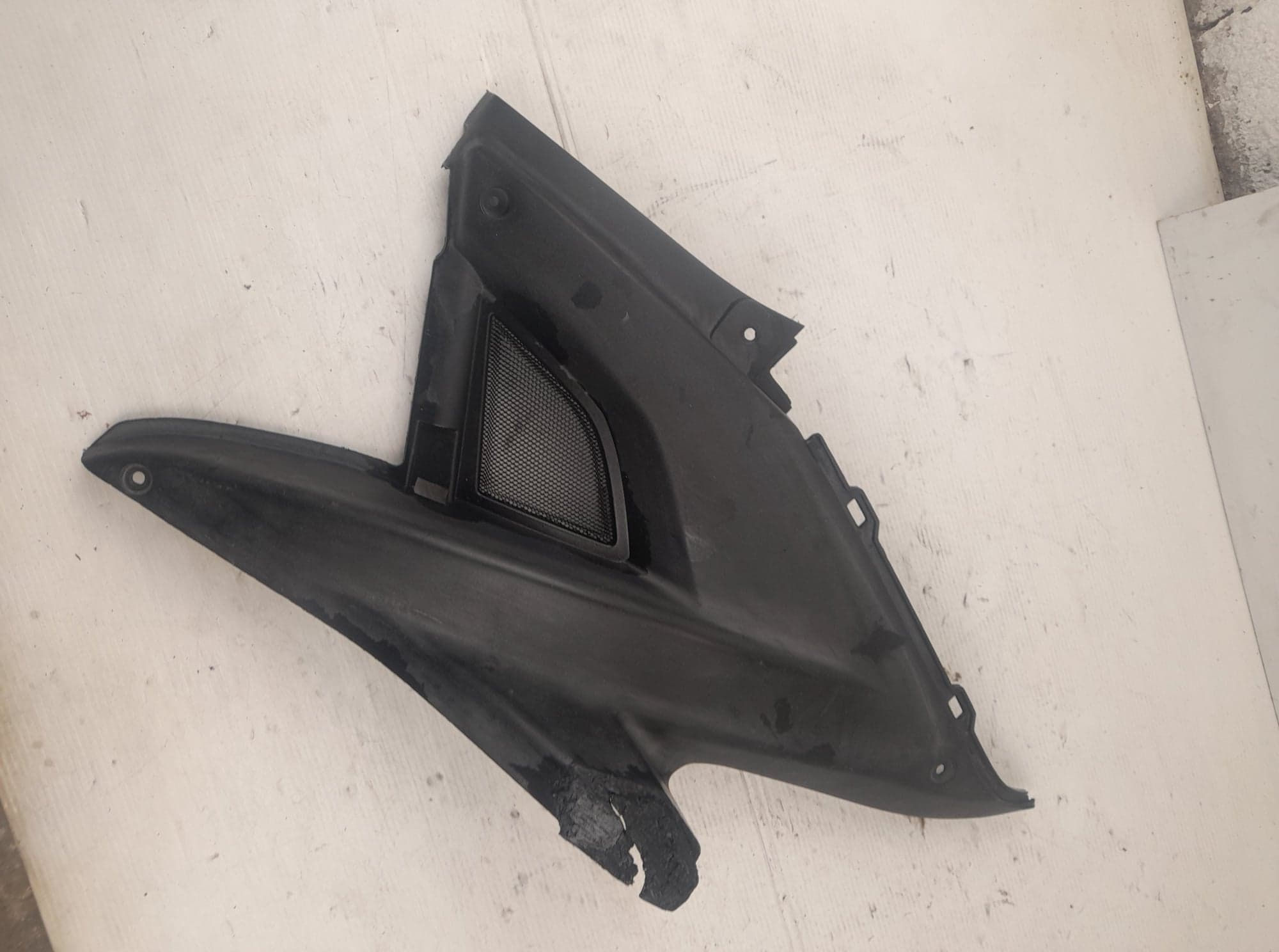 Carénage gauche / repose pied MBK Nitro / Yamaha Aerox