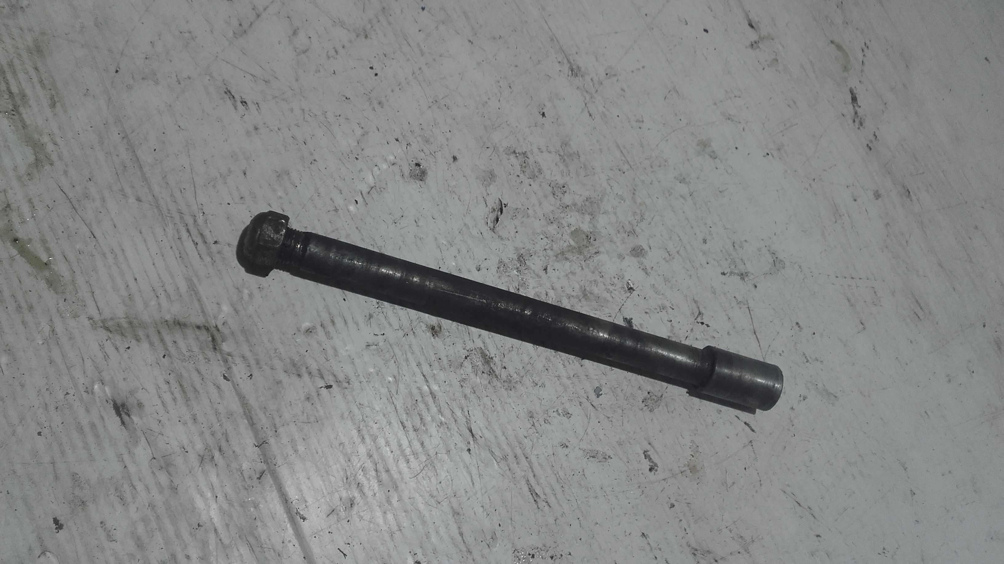 Axe de roue avant Peugeot XR6