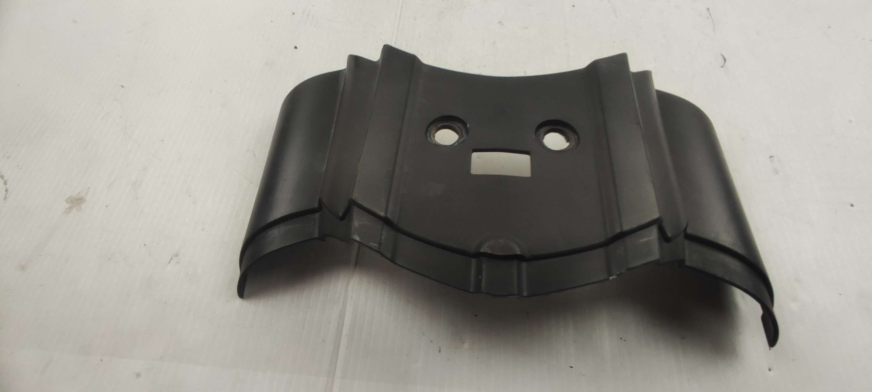 Jonction carénage arrière central Peugeot Ludix pro