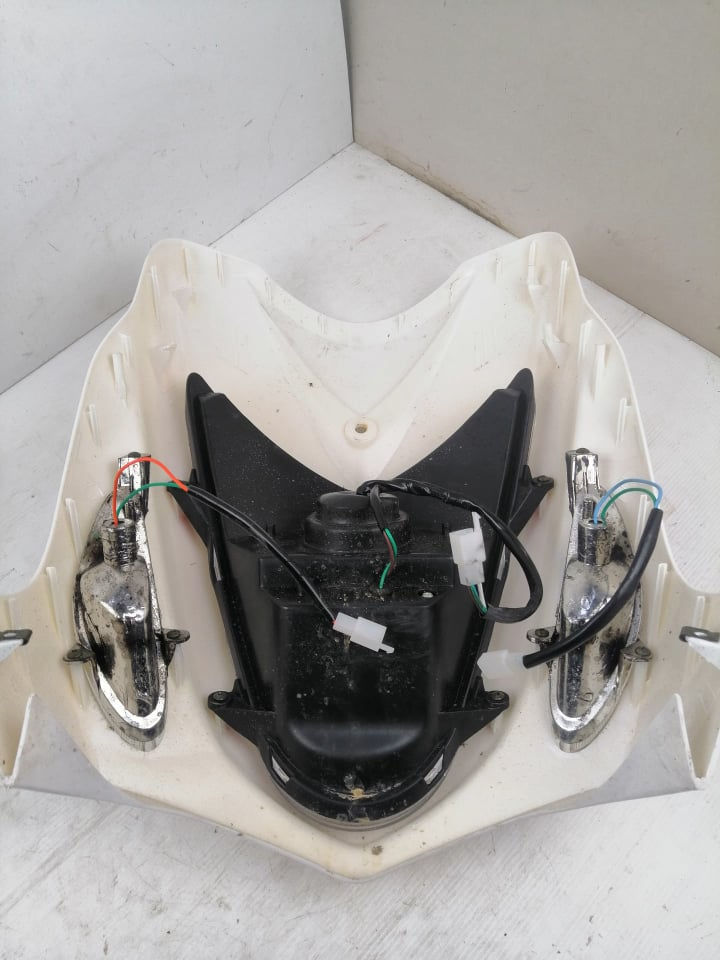 Miniature : Face avant + Optique et clignotants Vastro R One