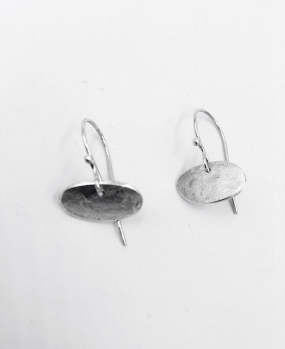 Horizontal pebble drop earring