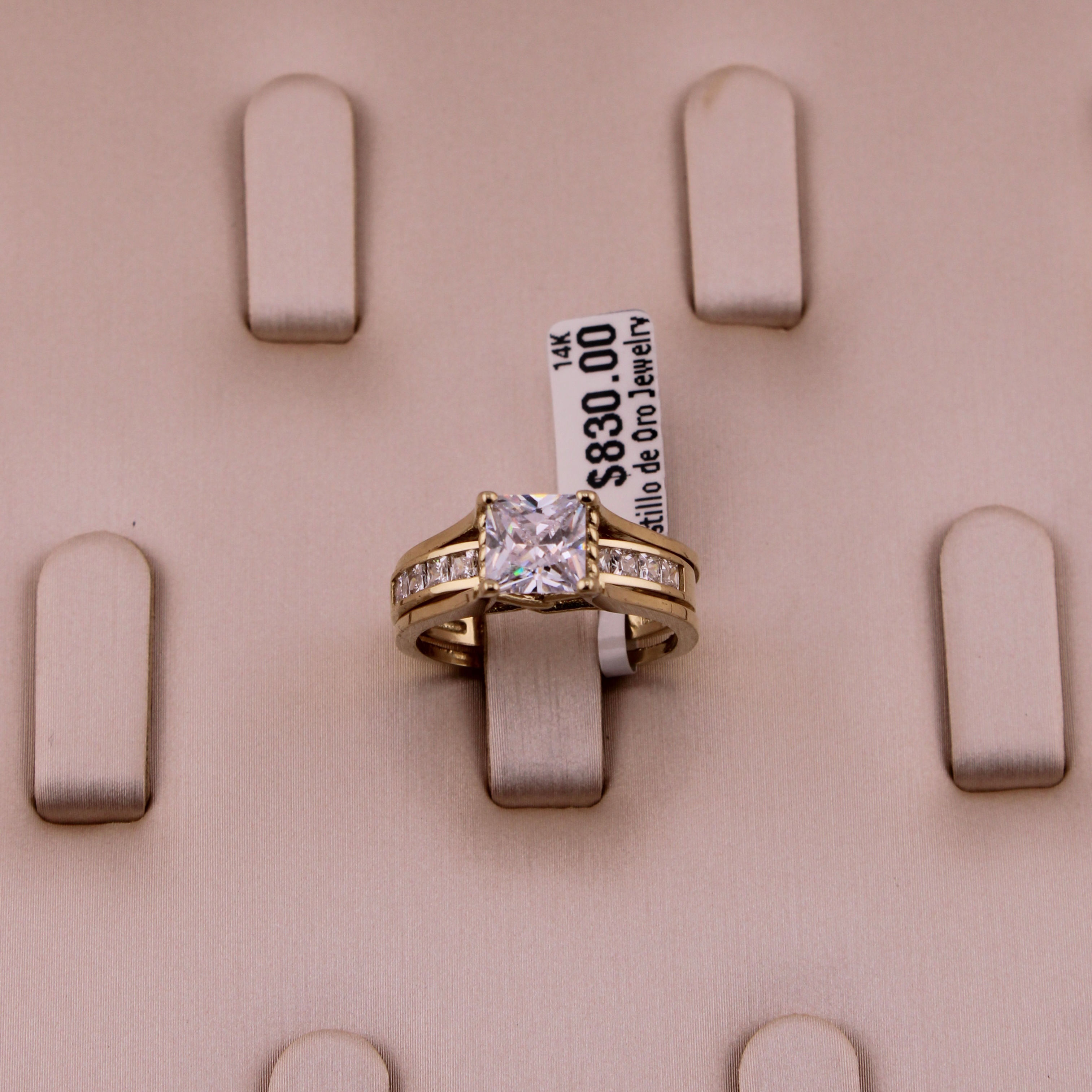 Woman's Engagement Rings in 14k gold