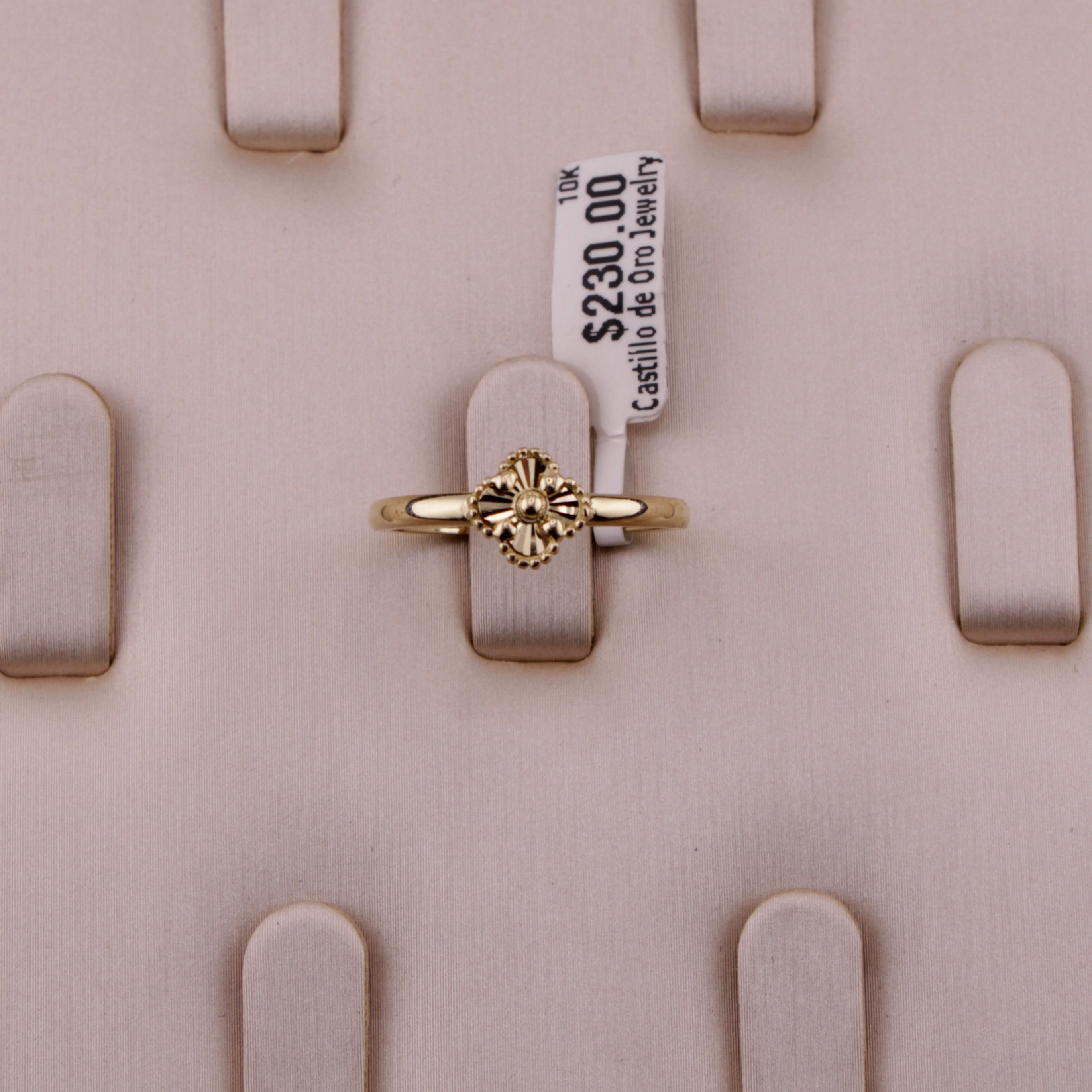 Women's ring in 10k gold