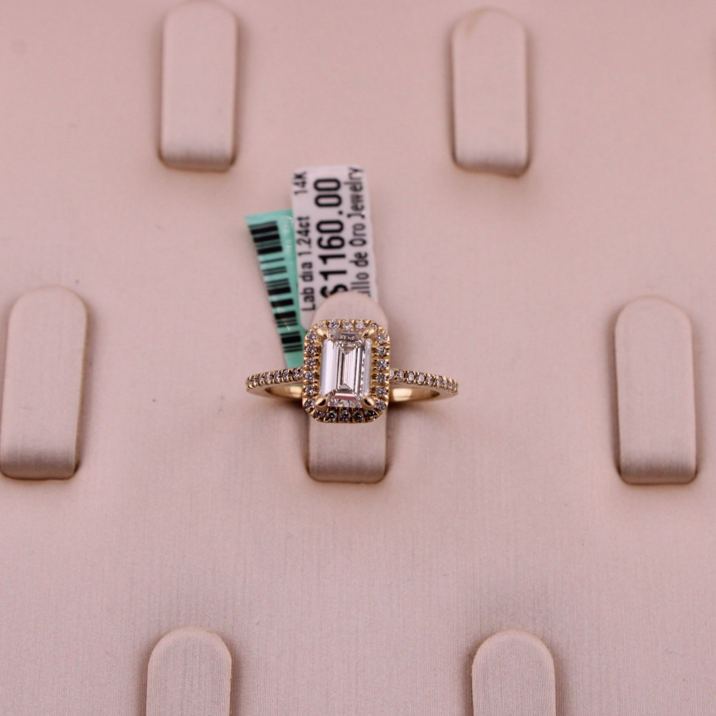 Woman's Engagement Rings in 14k gold