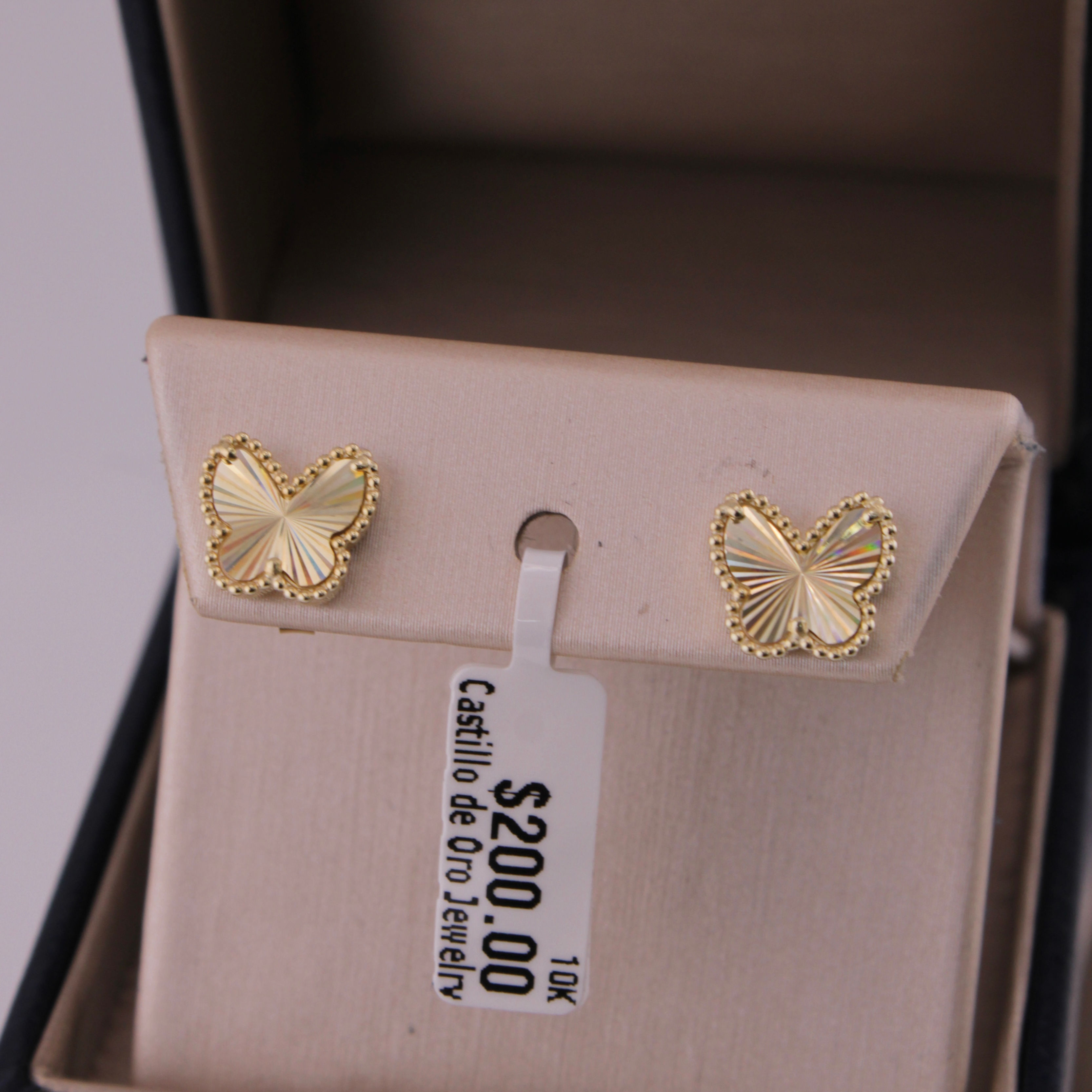 Women's earrings in 10k gold