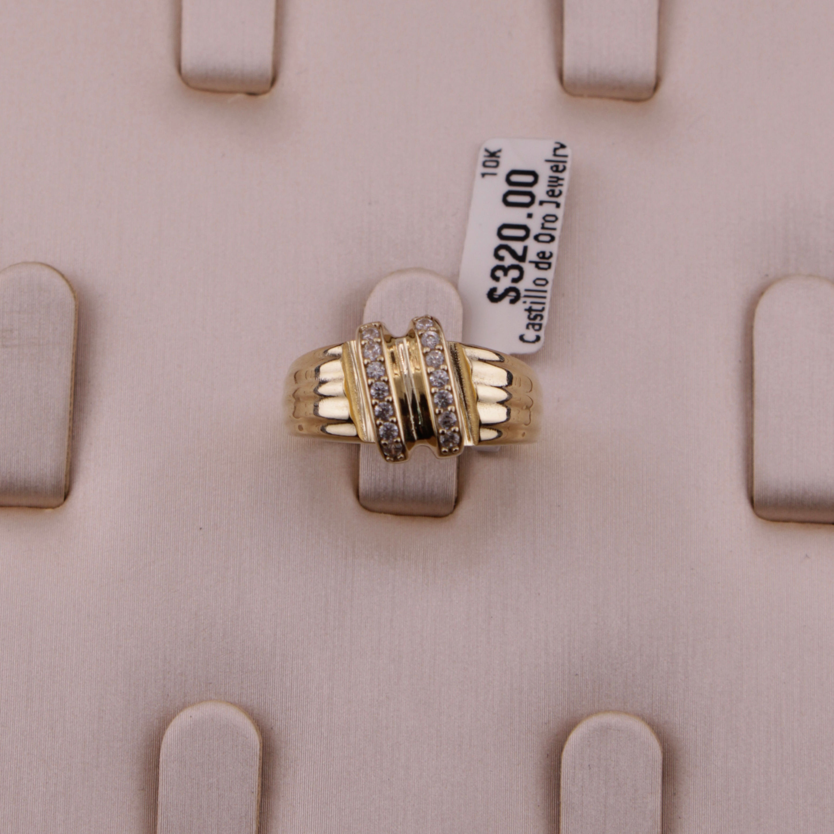 Women's ring in 10k gold