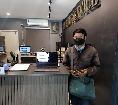 รับซ่อม Macbook เพชรบุรี ลูกค้านำเครื่อง Macbook Pro A1708 มาเปลี่ยนแพรแบล็คไลท์
