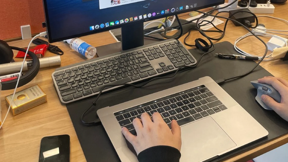 ไม่รอแล้ว!! ชาวจีนหัวใส ขาย MacBook ถอดจอ ใช้แทน Mac mini แต่มีคีย์บอร์ดให้ด้วยนะ