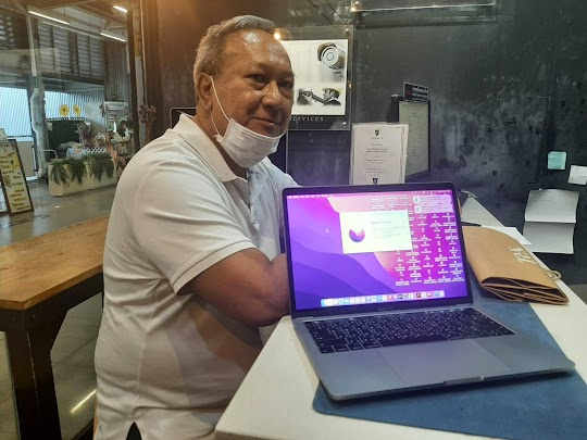รับซ่อม Macbook กาฬสินธุ์ ลูกค้านำเครื่อง Macbook Pro A1706 มาเปลี่ยนจอใน