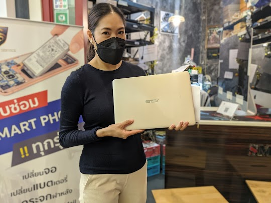 รับซ่อม Notebook สงขลา ลูกค้านำเครื่อง Asus UX330U มาเปลี่ยนแบต