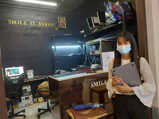 รับซ่อม Macbook สุรินทร์ ลูกค้านำเครื่อง Macbook Pro A1708 มาซ่อมแพรจอ