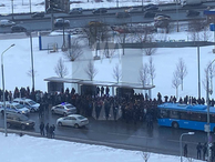 Москвичи массово пожаловались на огромные очереди мигрантов на МКАД