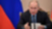 Путин предложил отменить разрешения на временное проживание в России