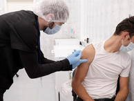 Работодатели должны обеспечить антикоревую вакцинацию своих иностранных работников