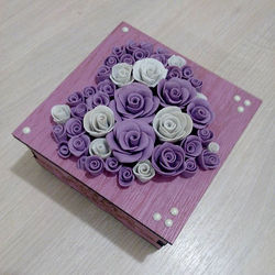 Деревянная шкатулка