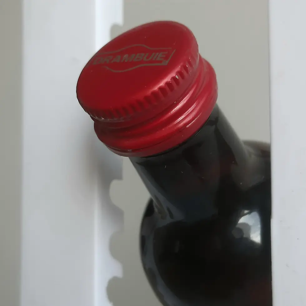 Прев'ю: Мініатюрна пляшка лікеру Drambuie