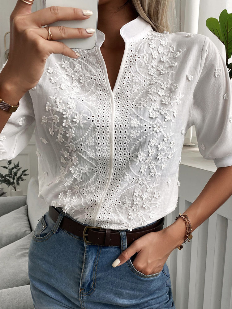 Miniatura: Blusa Feminina Bordada com Renda e Decote V