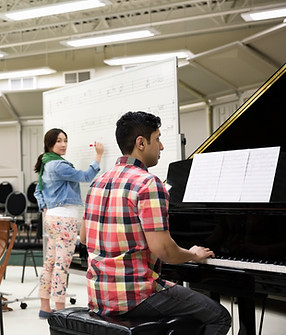 Studenten im Musikzimmer