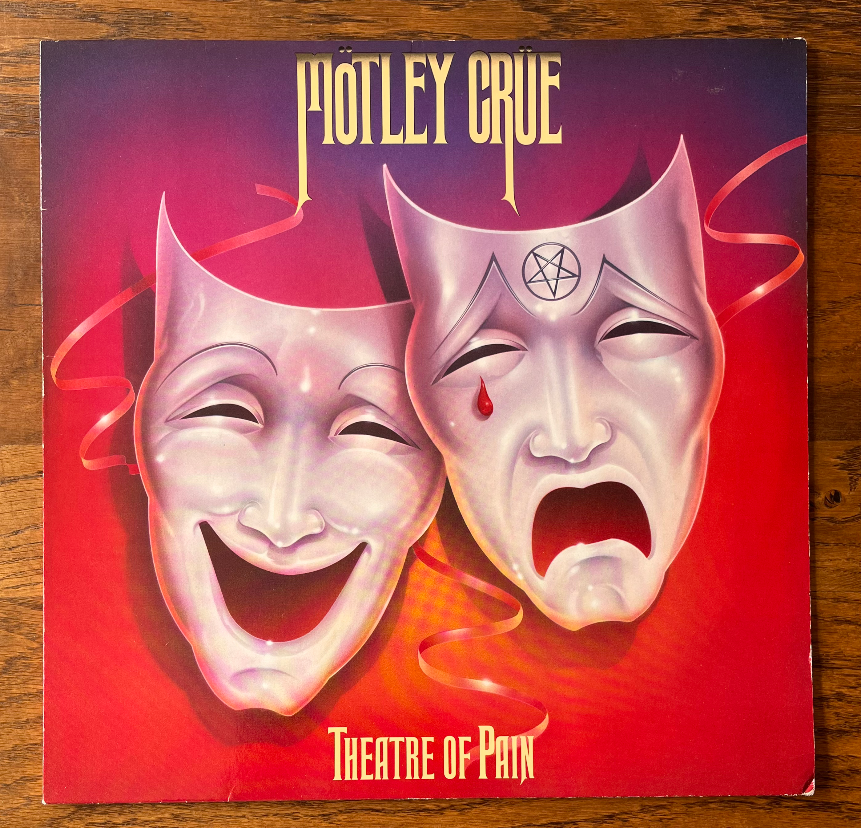 MOTLEY CRUE - Theatre Of Pain