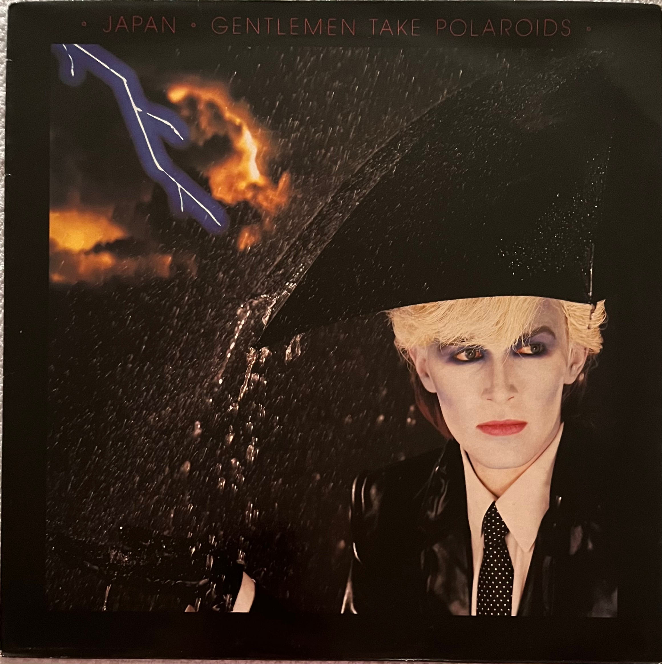 JAPAN - Gentlemen Take Polaroids
