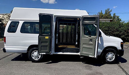 used-2009-ford-e250_high_top_wheelchair_medical_transport_van-foradultsmedicaltransportmob