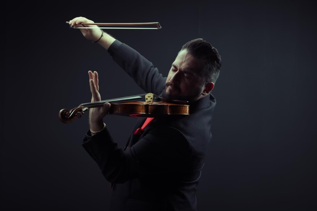 Violin available with DJ Pooya wedding entertainment