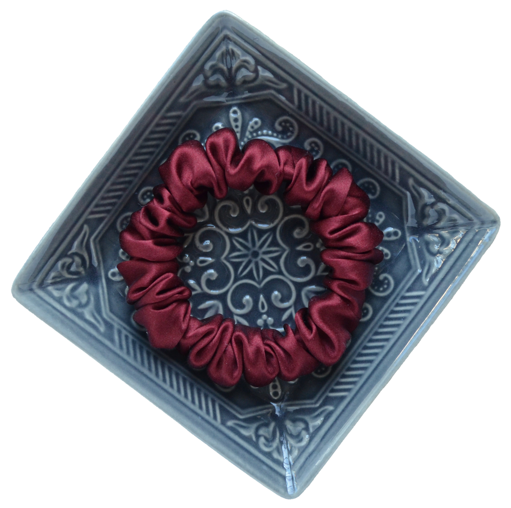 miękka i stylowa gumka typu scrunchie w głębokim odcieniu czerwonego wina