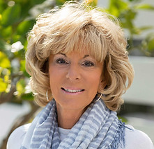 Marianne Nahin Headshot.jpg